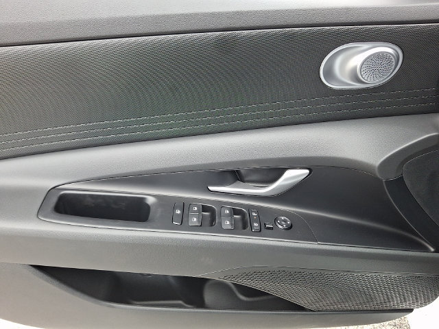 New 2026 Hyundai Elantra SE FWD image 9