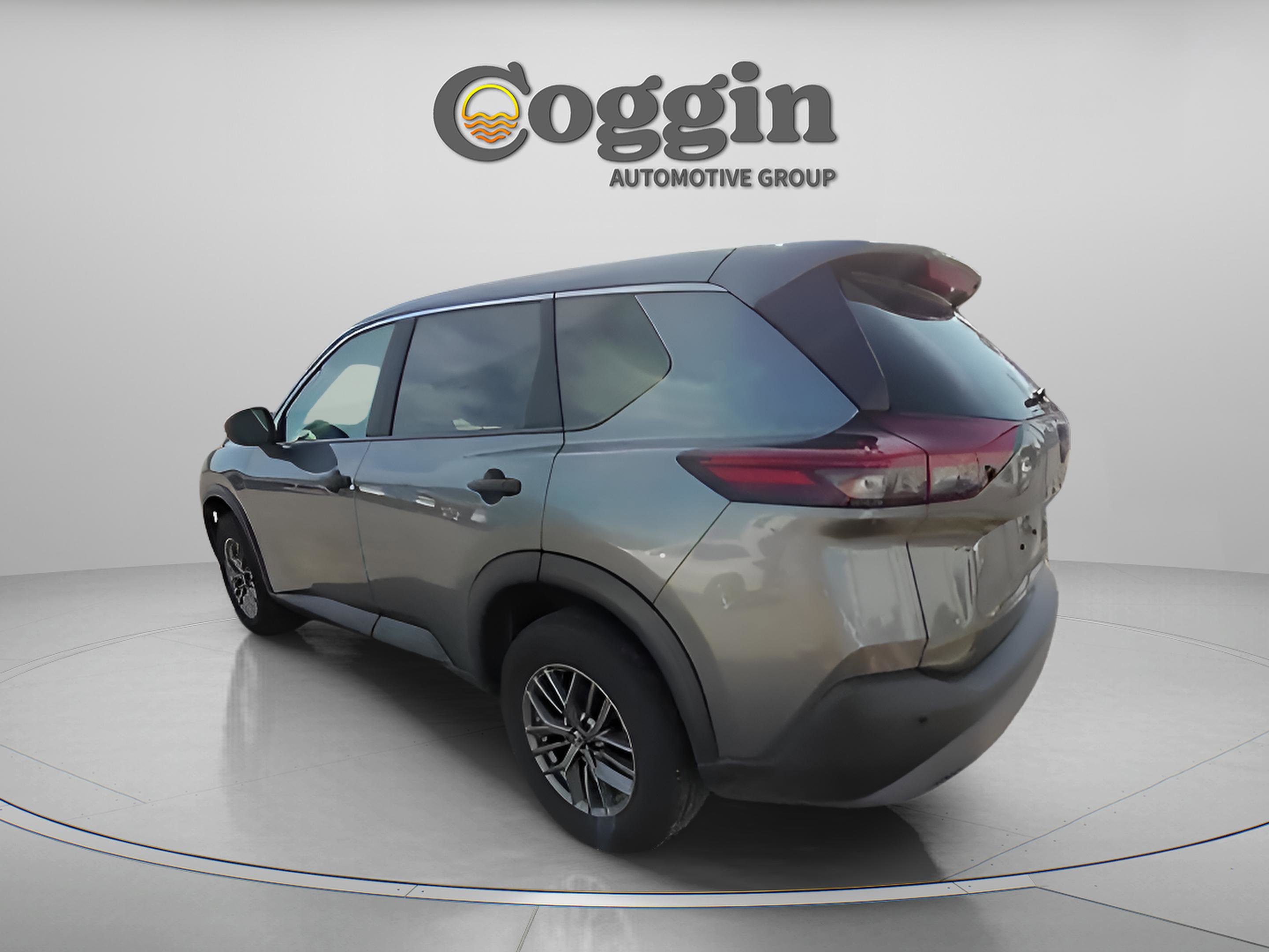 Used 2023 Nissan Rogue S image 7