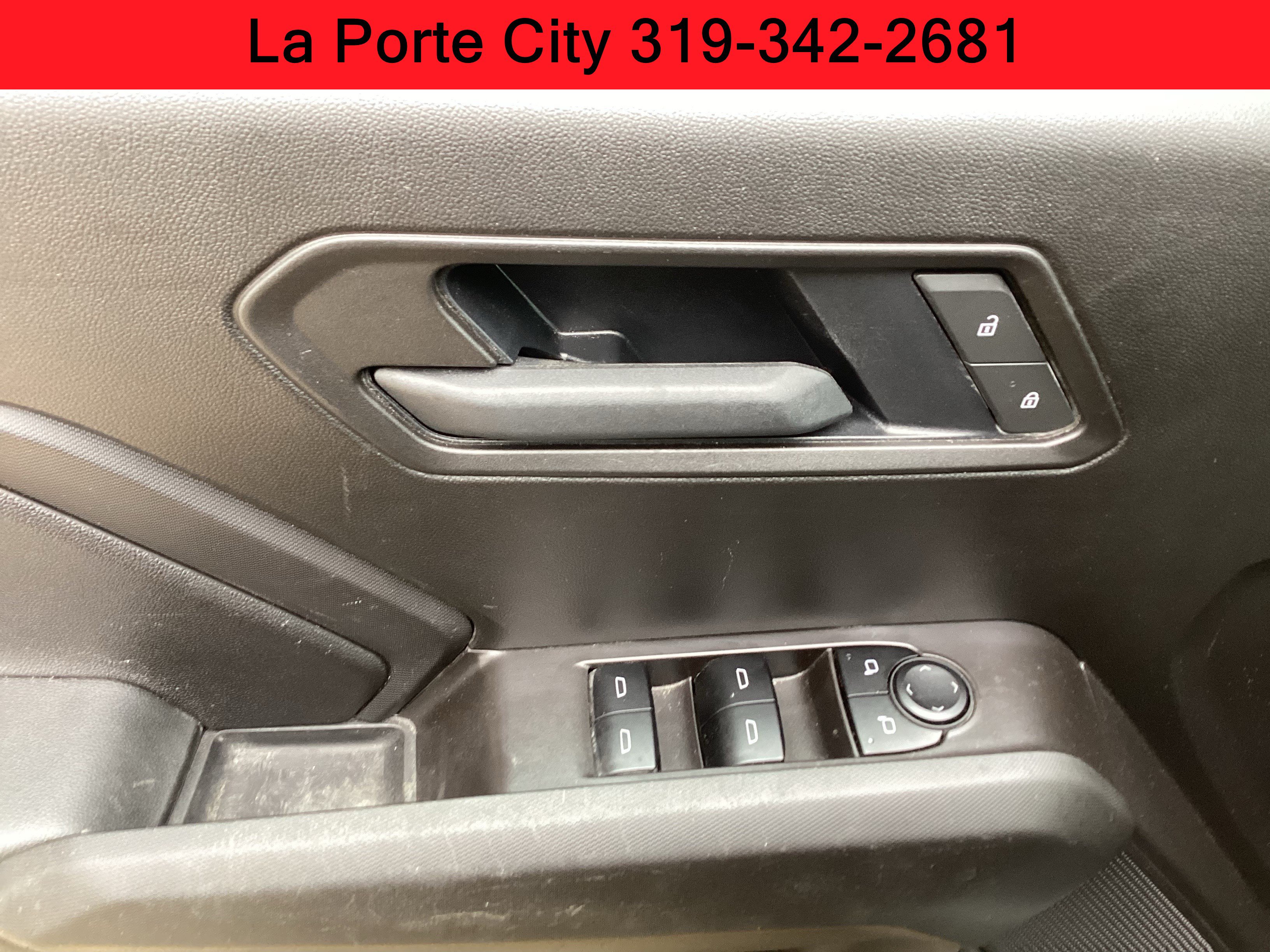 Used 2025 Chevrolet Colorado W/T w/ Advanced Trailering Package AWD/4WD image 11