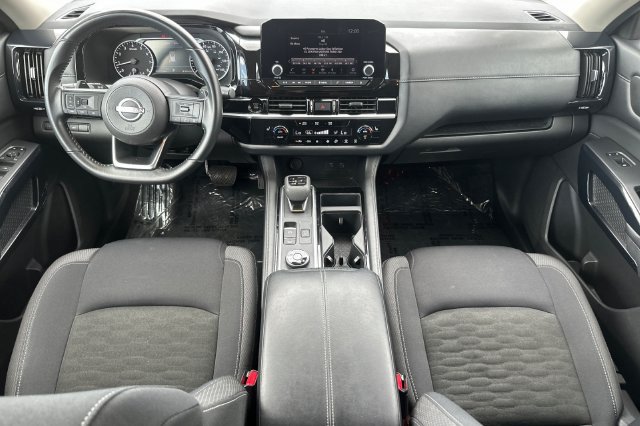 Used 2025 Nissan Pathfinder SV AWD/4WD image 12