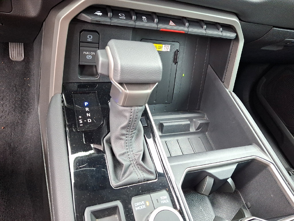 Used 2024 Toyota Tundra Limited AWD/4WD image 17