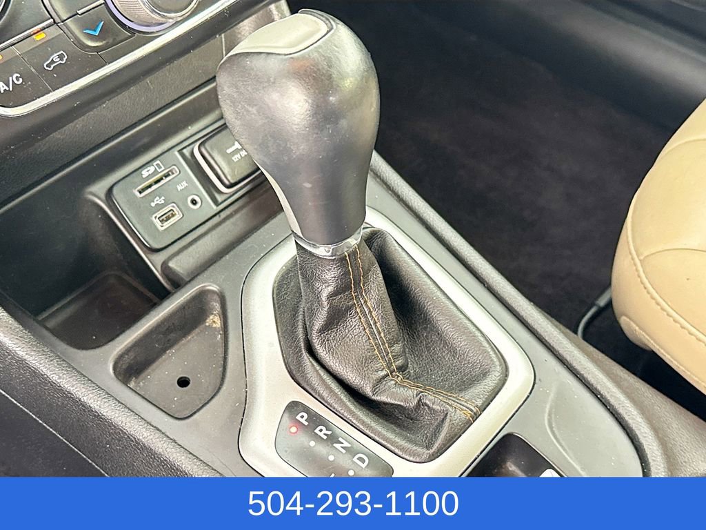 Used 2017 Jeep Cherokee Limited image 16