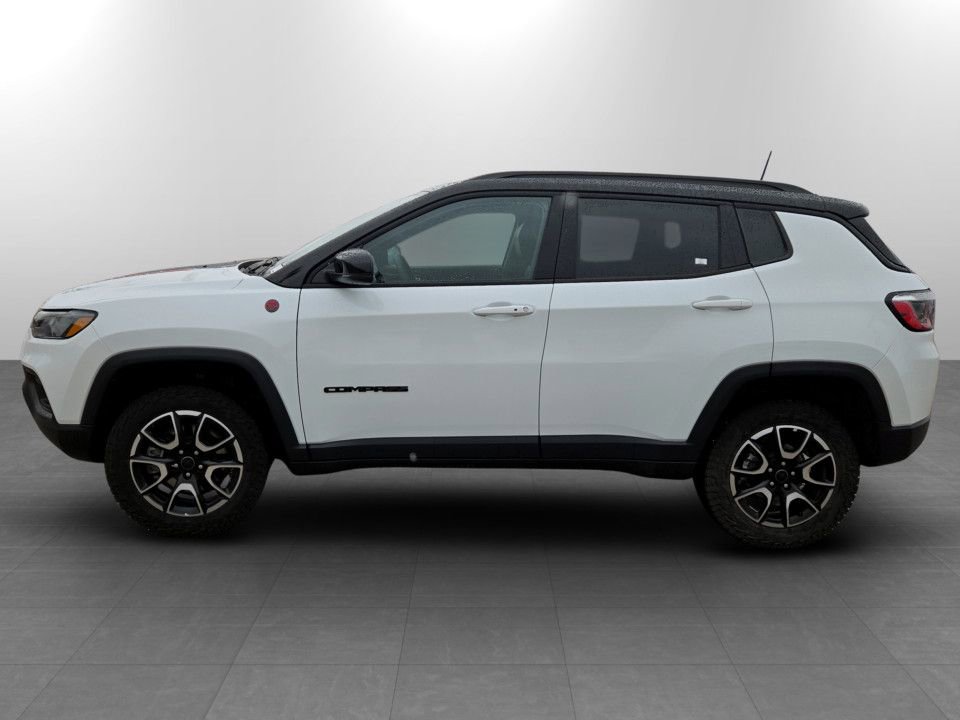 Used 2025 Jeep Compass Trailhawk image 9