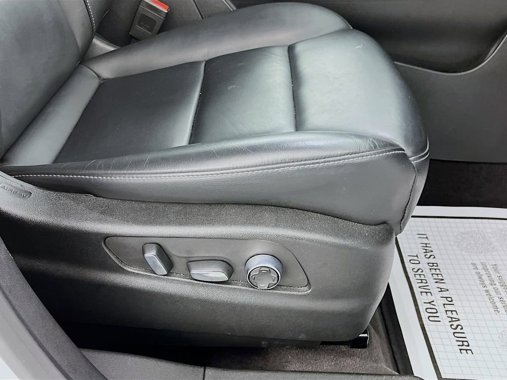 Used 2024 Cadillac XT4 Premium Luxury AWD/4WD image 32