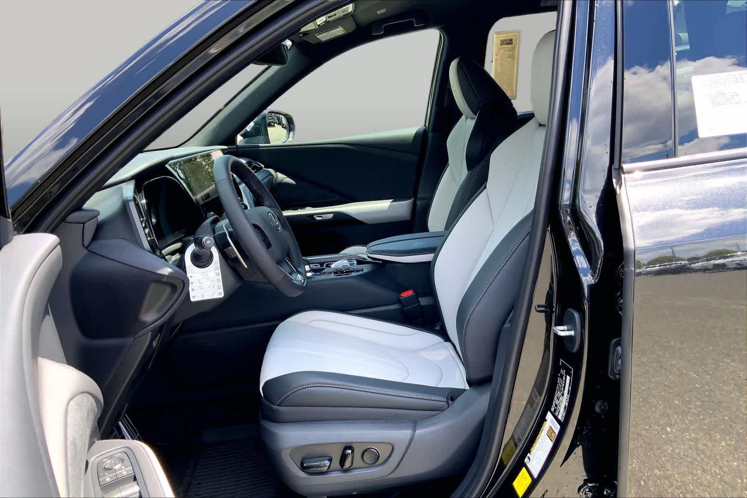 New 2026 Lexus TX 500h AWD image 9
