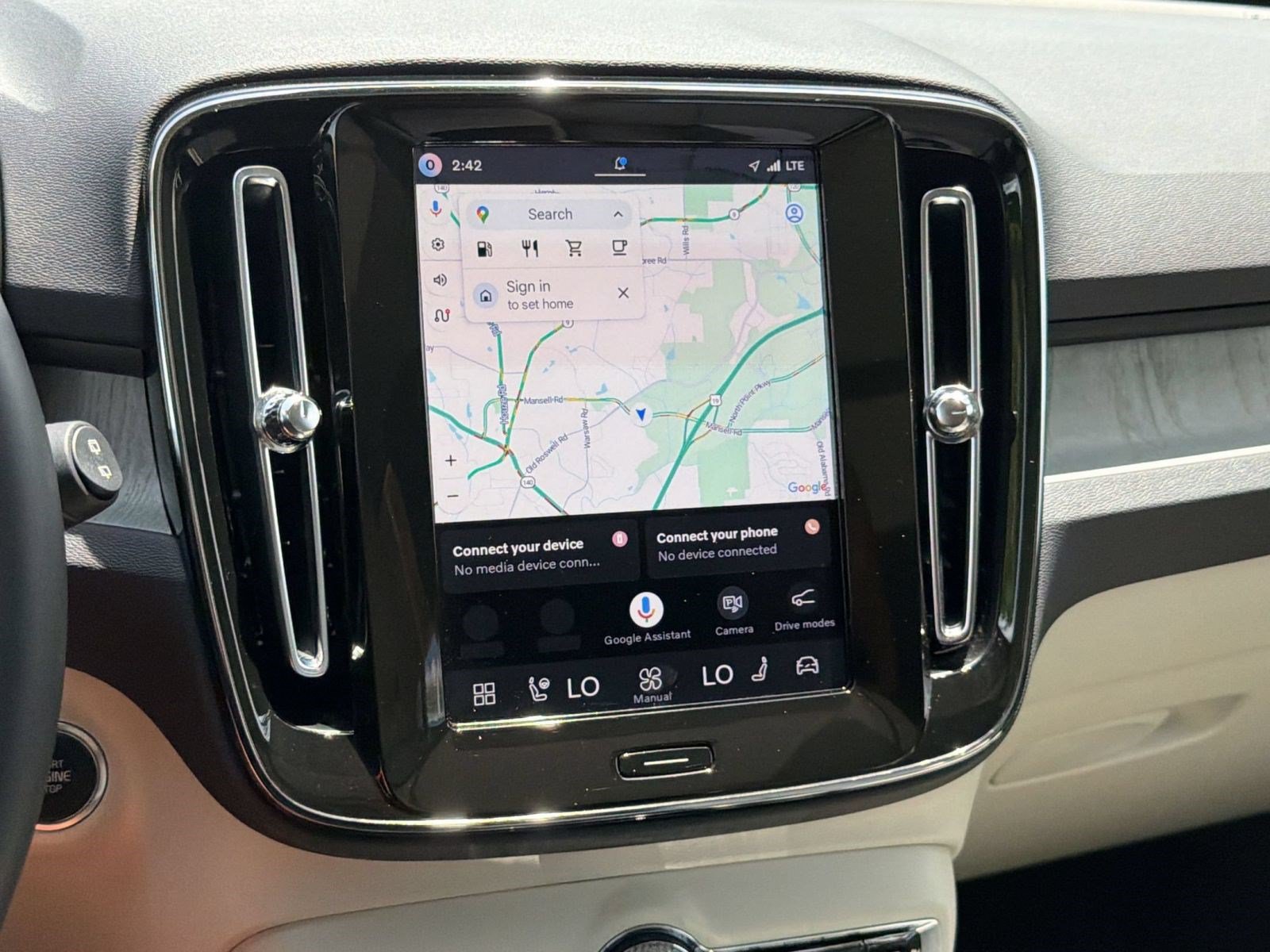 Certified 2026 Volvo XC40 B5 Plus AWD/4WD image 22