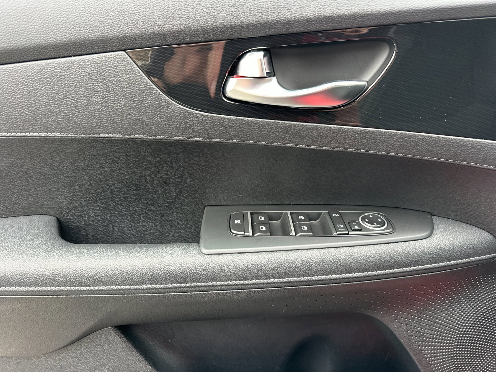 Used 2024 Kia Forte GT-Line w/ GT-Line Premium Package image 11