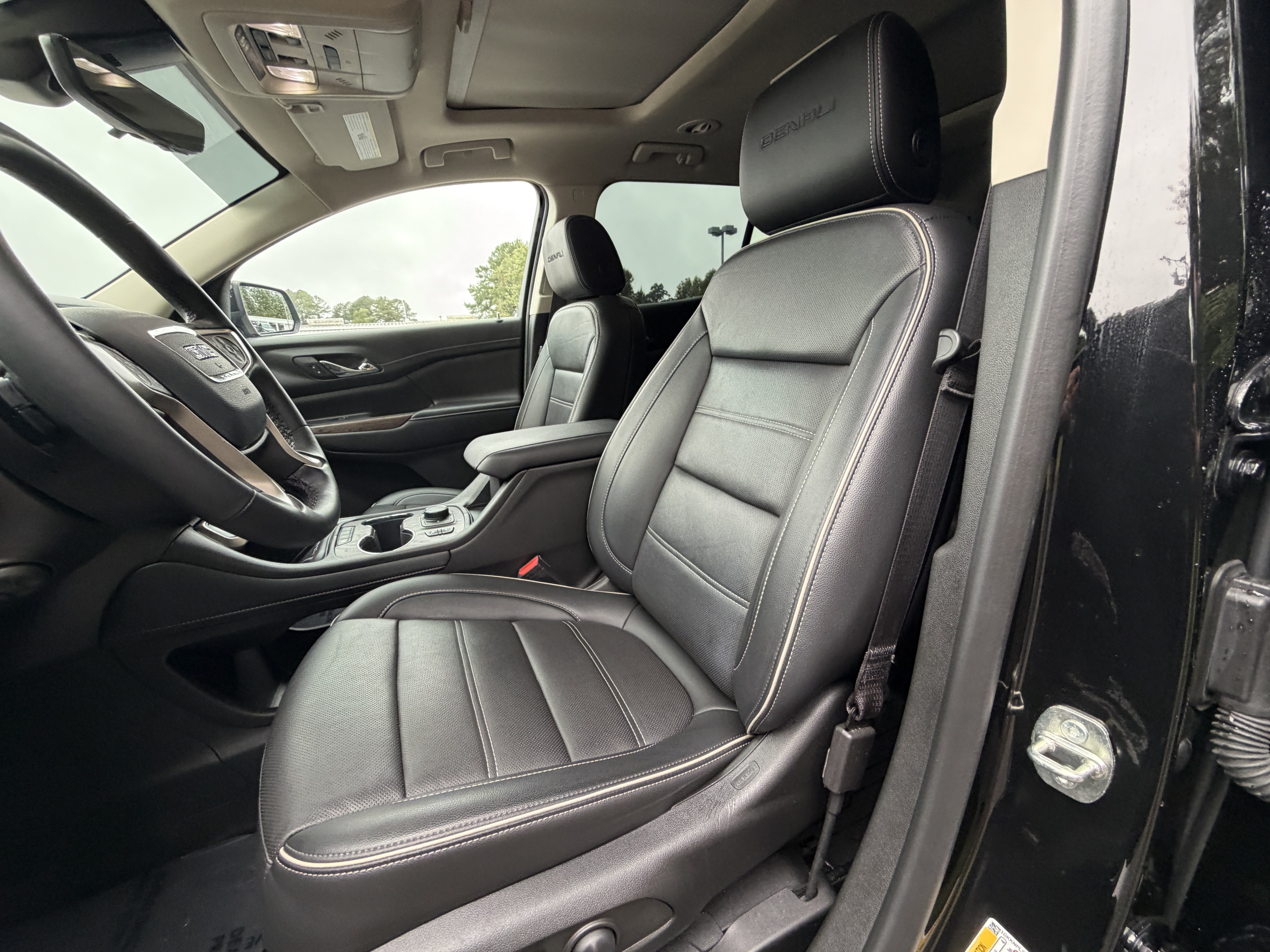 Used 2023 GMC Acadia Denali w/ Black Diamond Edition FWD image 16