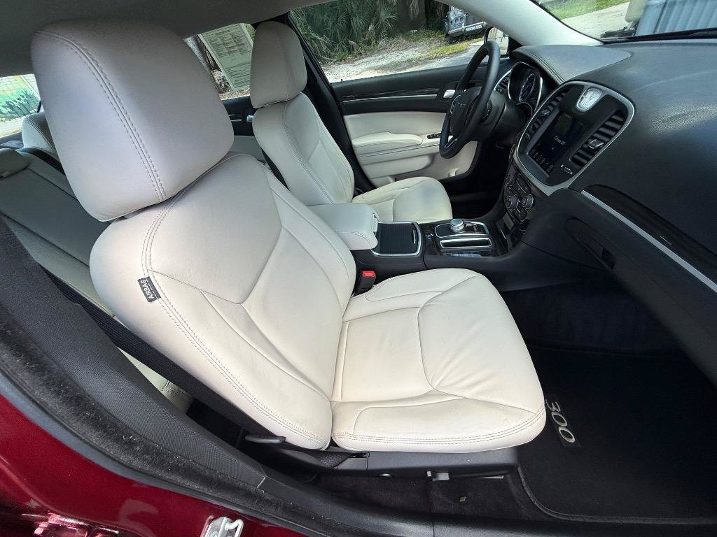 Used 2017 Chrysler 300 Limited RWD image 19