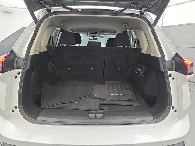 Used 2024 Nissan Rogue SV image 38