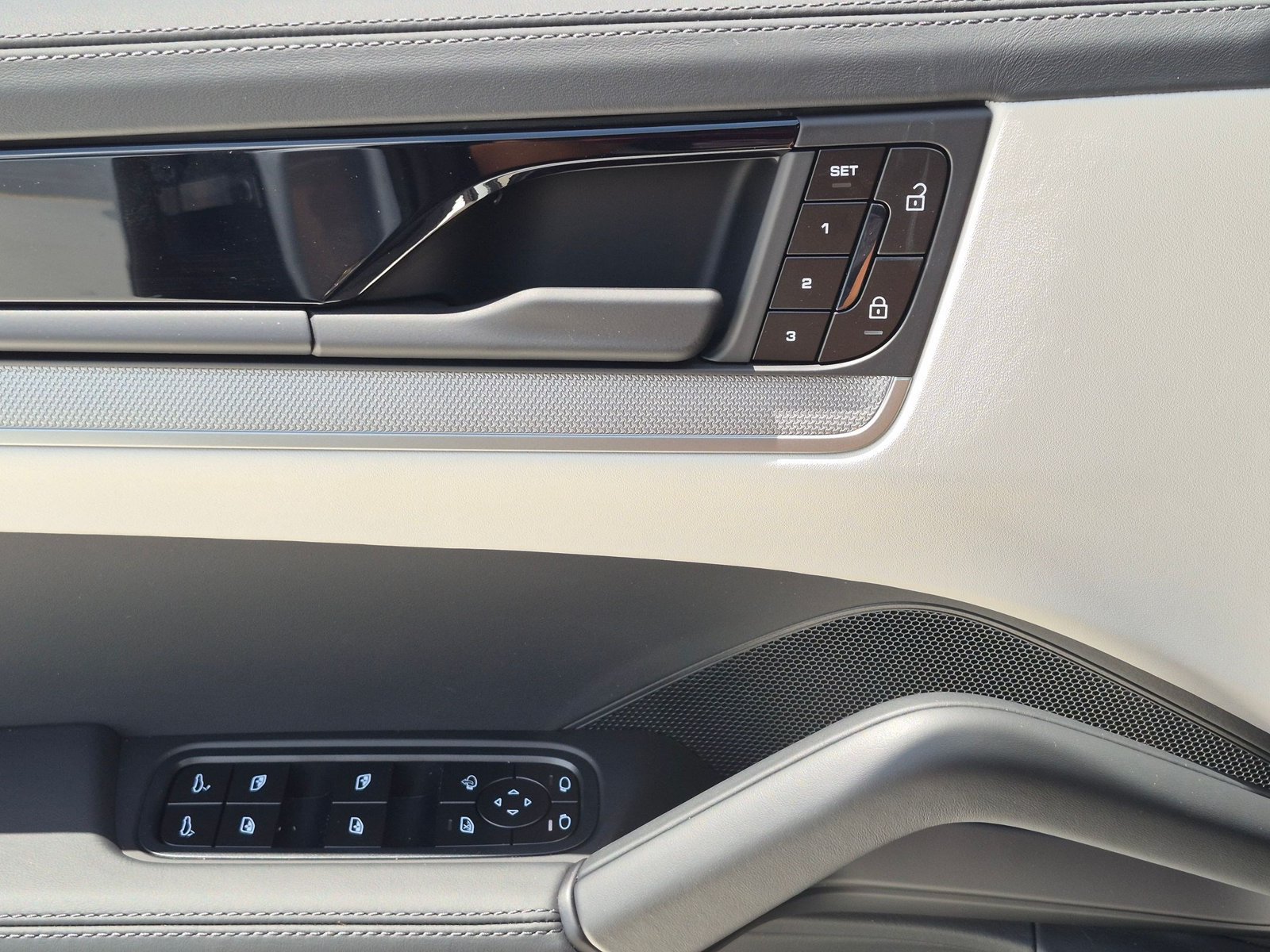 New 2026 Porsche Cayenne Coupe AWD/4WD image 15