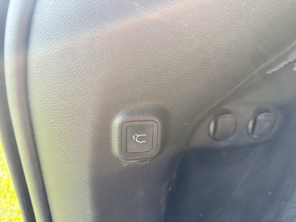 Used 2022 Jeep Cherokee Latitude Lux w/ Sun & Sound Group AWD/4WD image 18