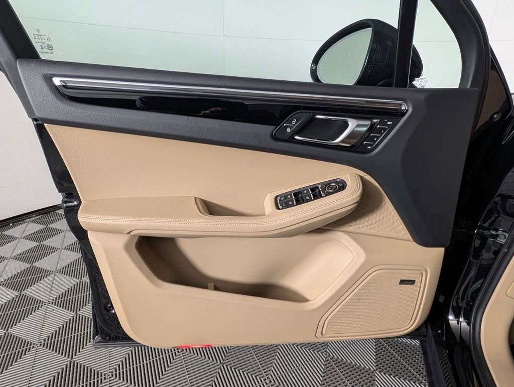 New 2026 Porsche Macan image 25