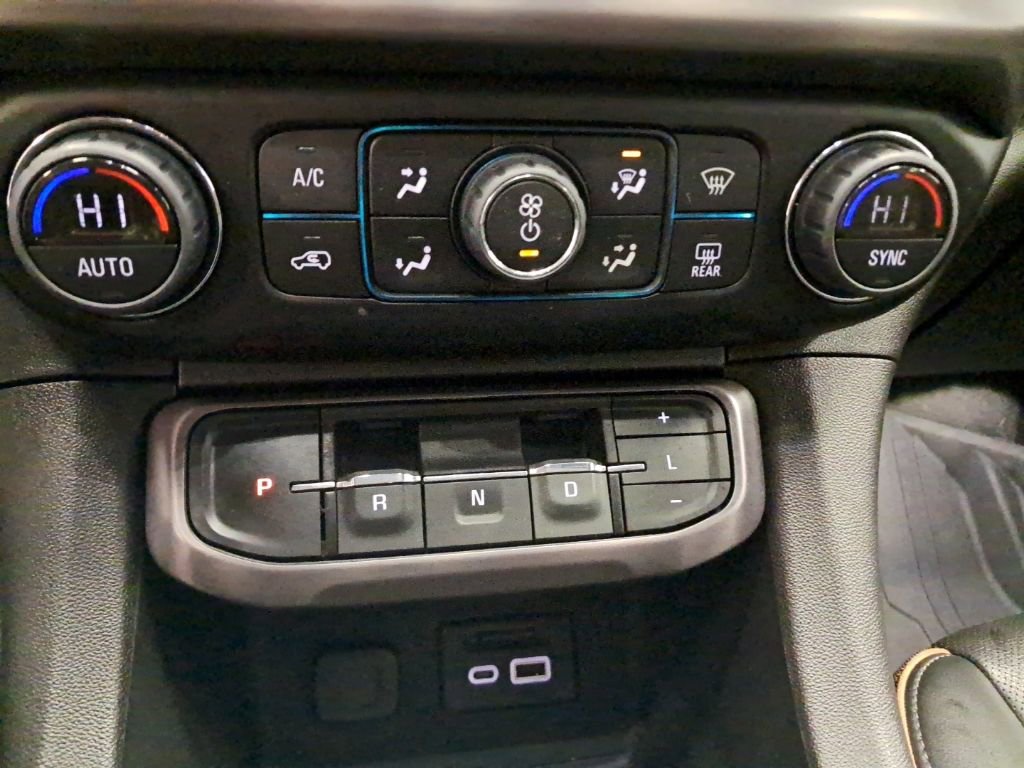 Used 2022 GMC Acadia AT4 w/ Technology Package image 15