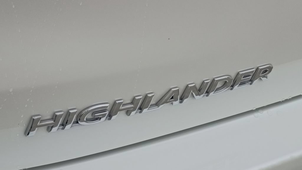 Used 2019 Toyota Highlander LE FWD image 11
