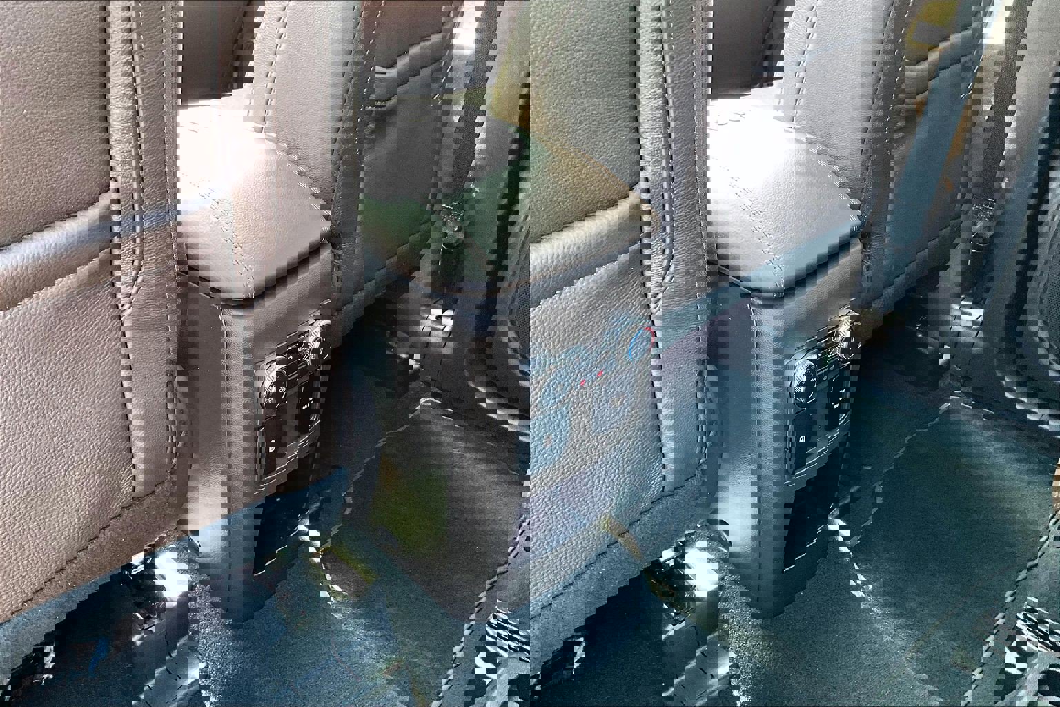 Used 2021 Ford Explorer King Ranch w/ Premium Technology Package image 10