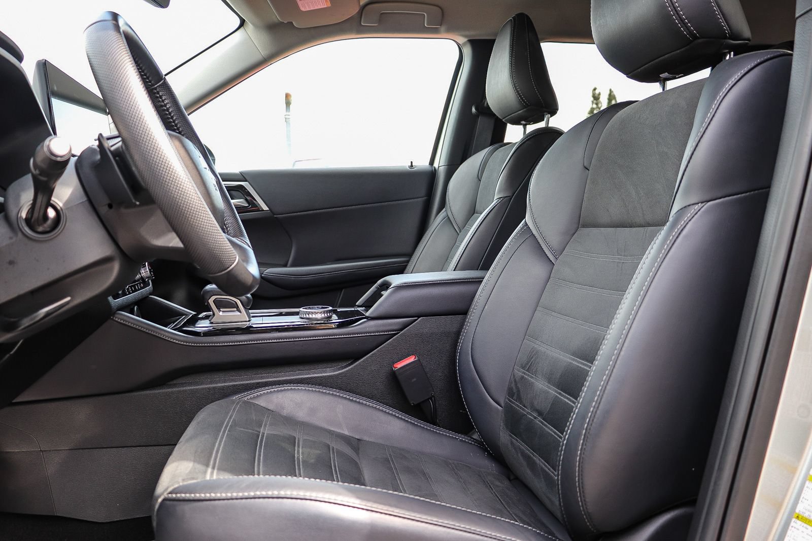 Used 2025 Mitsubishi Outlander SE FWD image 18