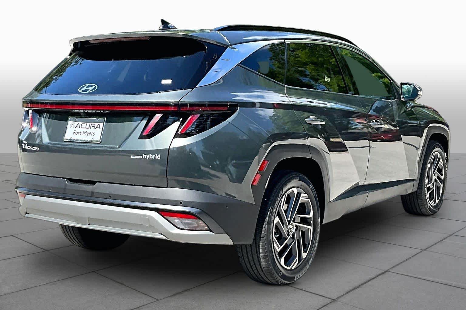 Used 2025 Hyundai Tucson Limited AWD/4WD image 24