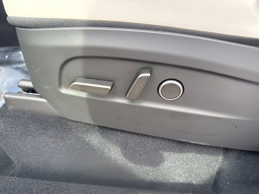 Used 2026 Tesla Model Y Premium image 10