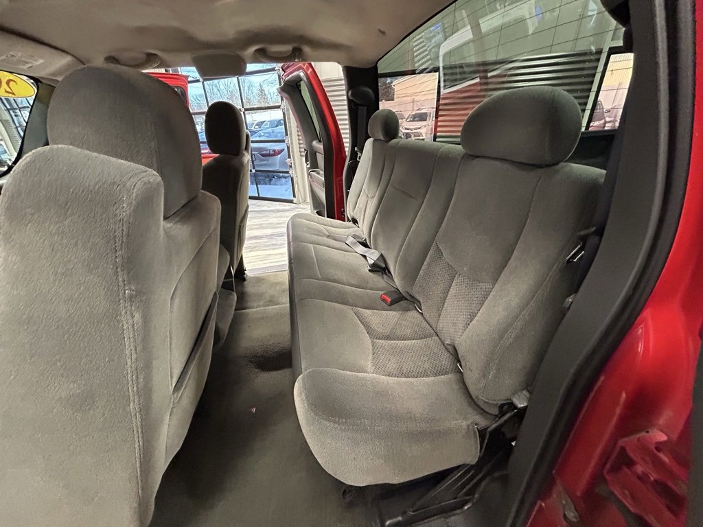 Used 2005 Chevrolet Silverado 2500 LS image 46