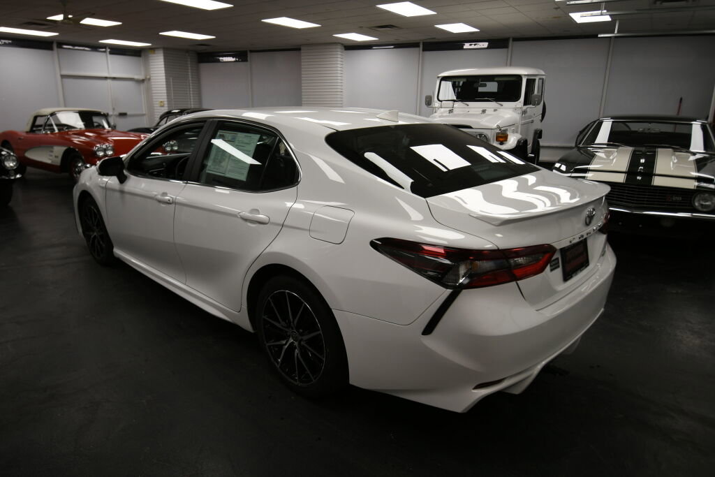 Certified 2024 Toyota Camry SE image 5