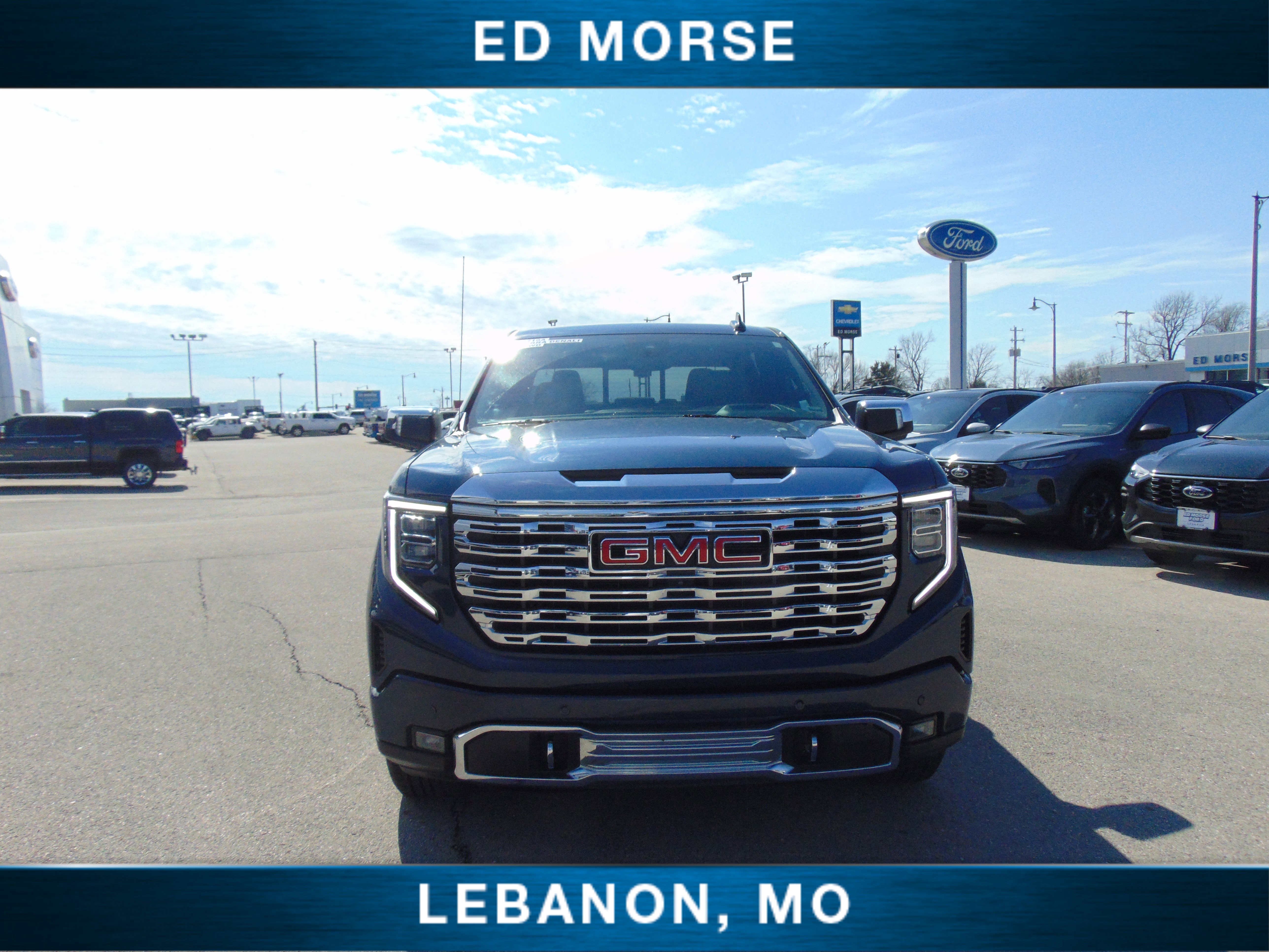 Used 2023 GMC Sierra 1500 Denali w/ Technology Package AWD/4WD image 3
