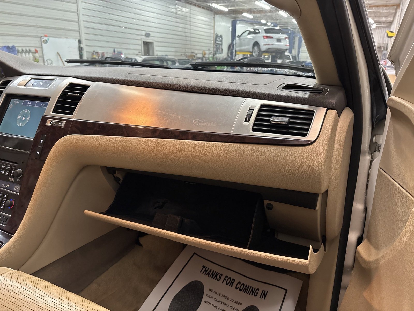 Used 2011 Cadillac Escalade ESV Premium image 34