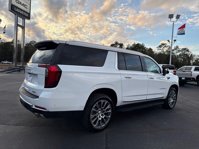 Used 2025 GMC Yukon XL Denali AWD/4WD image 3