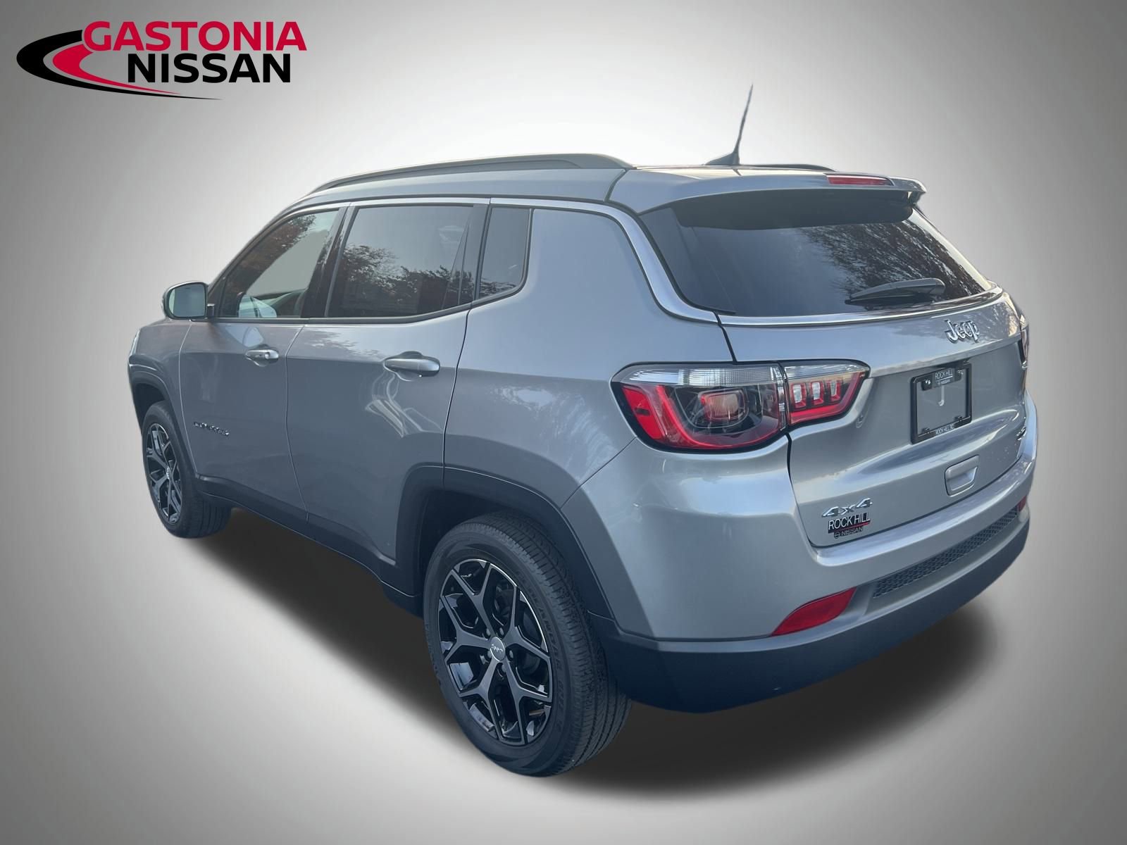 Used 2024 Jeep Compass Latitude image 14