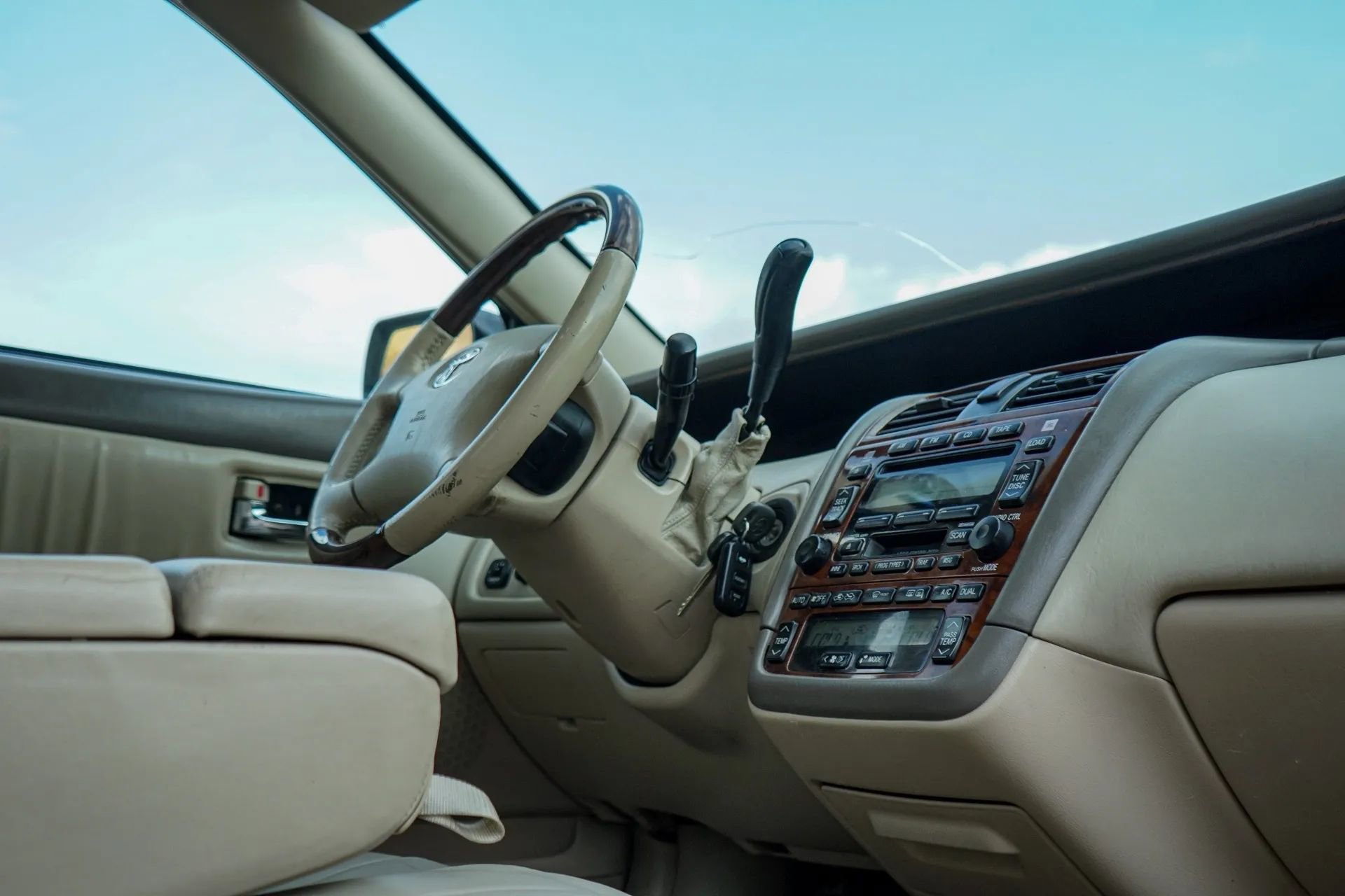 Used 2004 Toyota Avalon XLS image 32