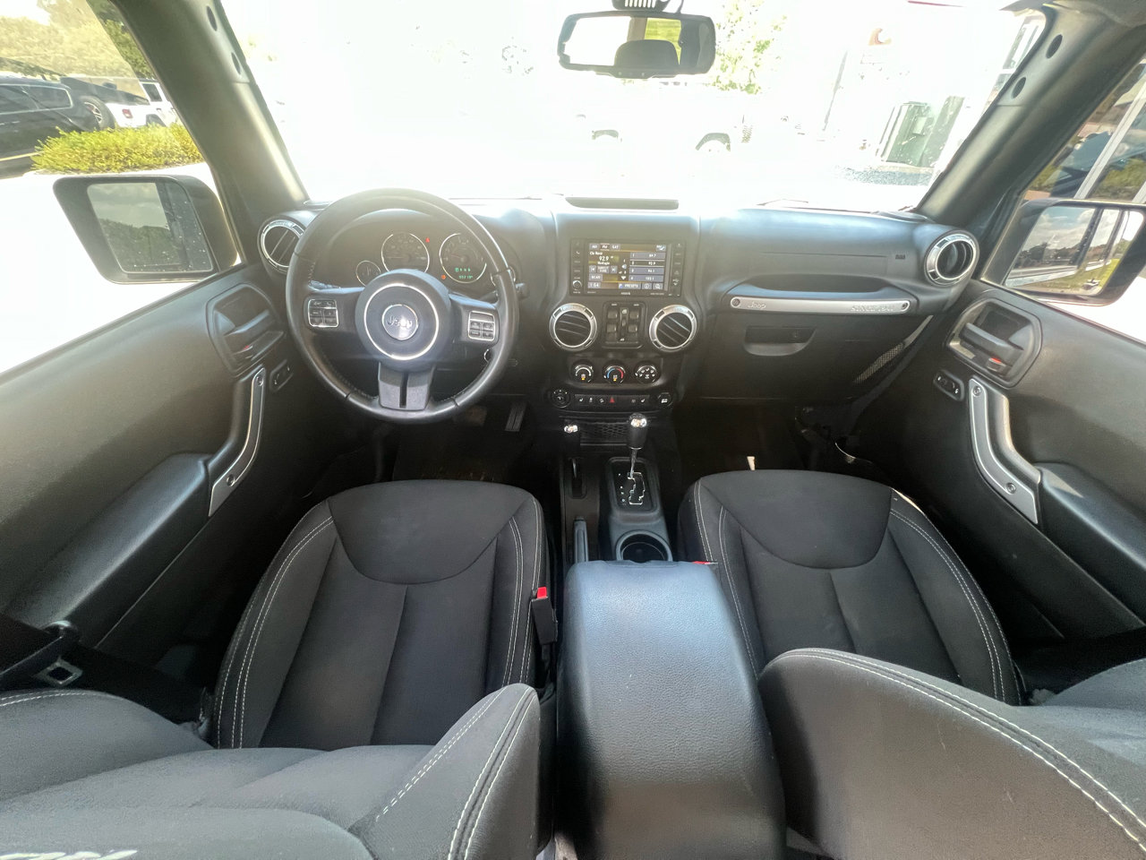 Used 2017 Jeep Wrangler Unlimited Rubicon w/ Connectivity Group image 9