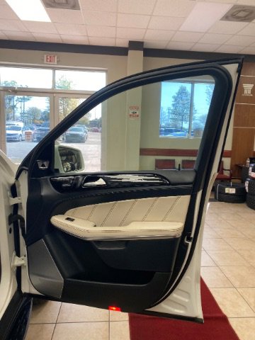Used 2014 Mercedes-Benz GL 63 AMG 4MATIC image 15