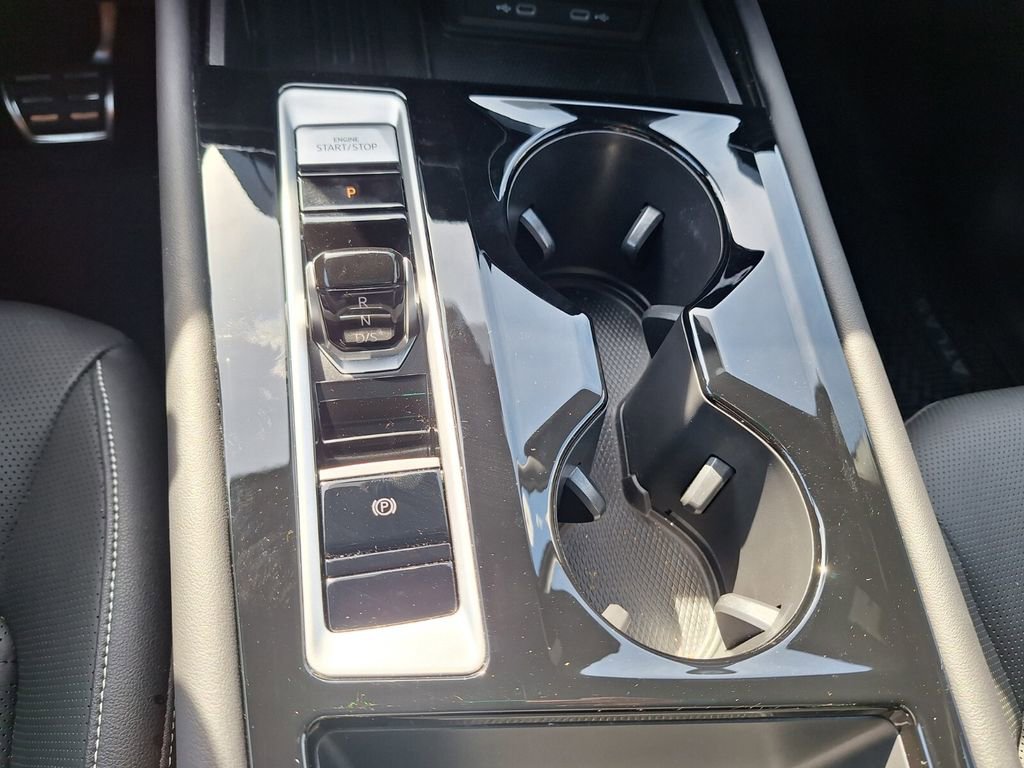 Used 2025 Volkswagen Atlas Cross Sport SEL R-Line image 18