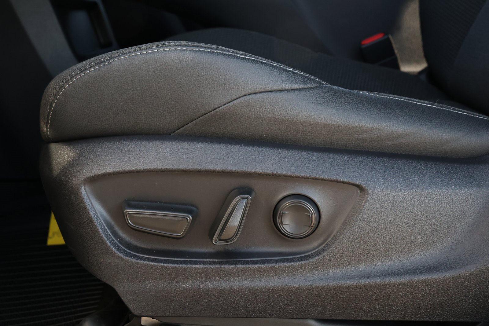 Used 2025 Toyota bZ4X FWD w/ Weather Package image 30