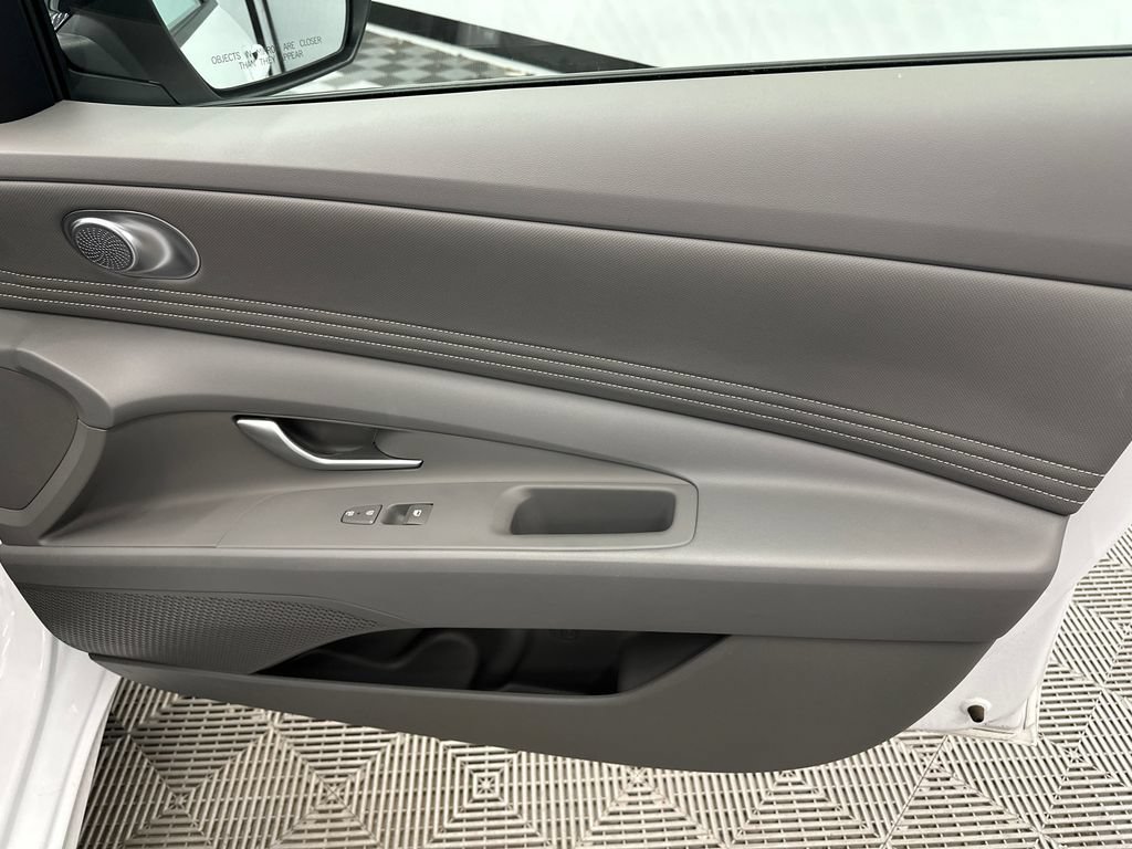 Certified 2025 Hyundai Elantra Sport FWD image 14