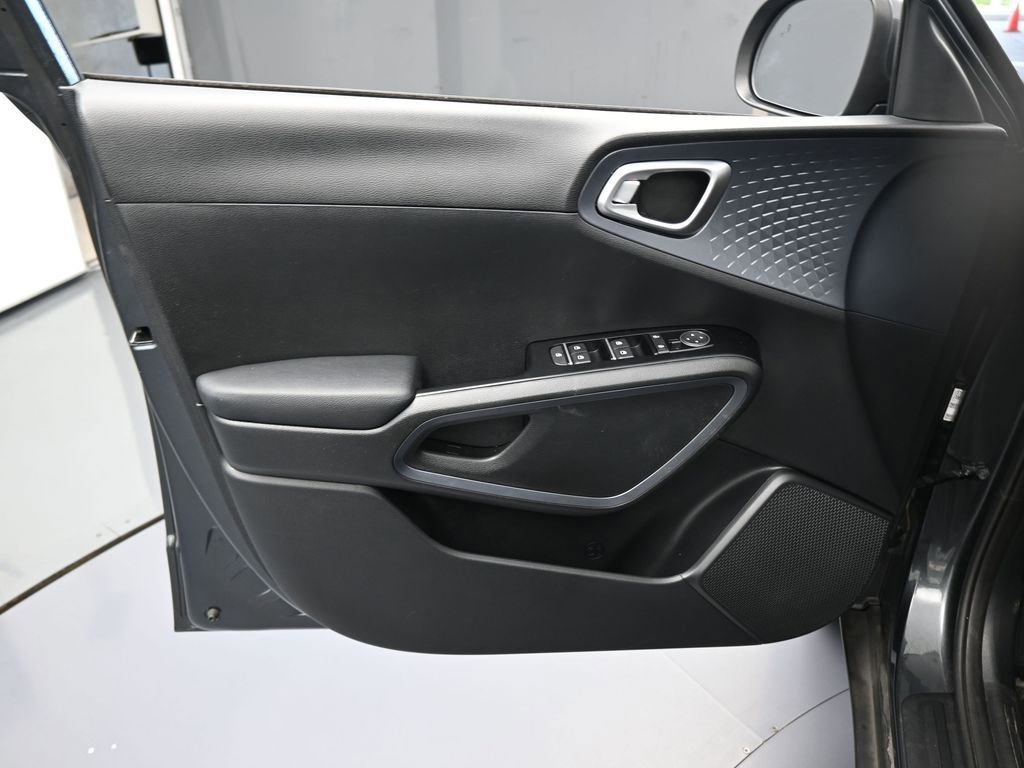 Used 2023 Kia Soul EX image 13
