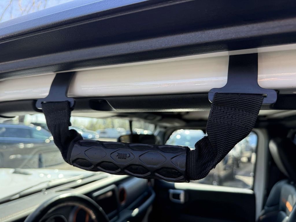 Used 2021 Jeep Gladiator Mojave w/ Cold Weather Group AWD/4WD image 30