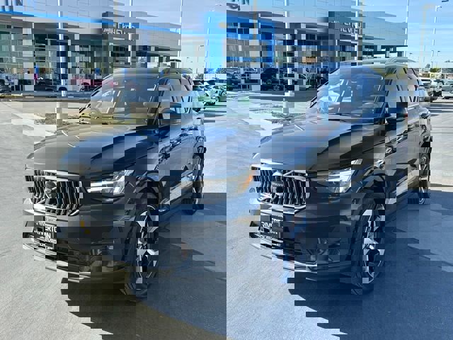 Used 2024 Volvo XC40 B5 Plus image 30