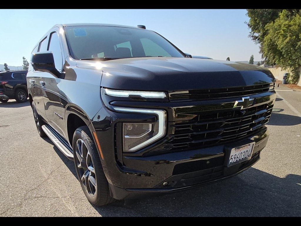 Used 2025 Chevrolet Suburban RST w/ Comfort Package image 6