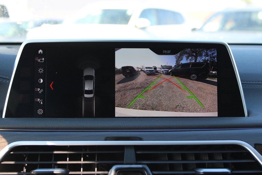 Used 2018 BMW 750i image 19