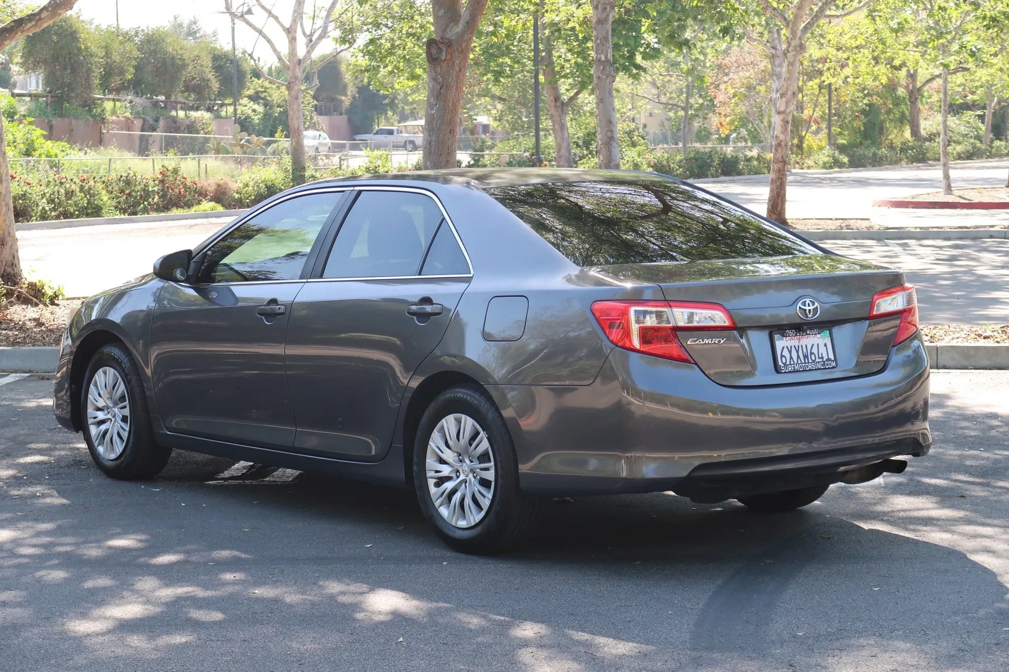 Used 2012 Toyota Camry L image 4