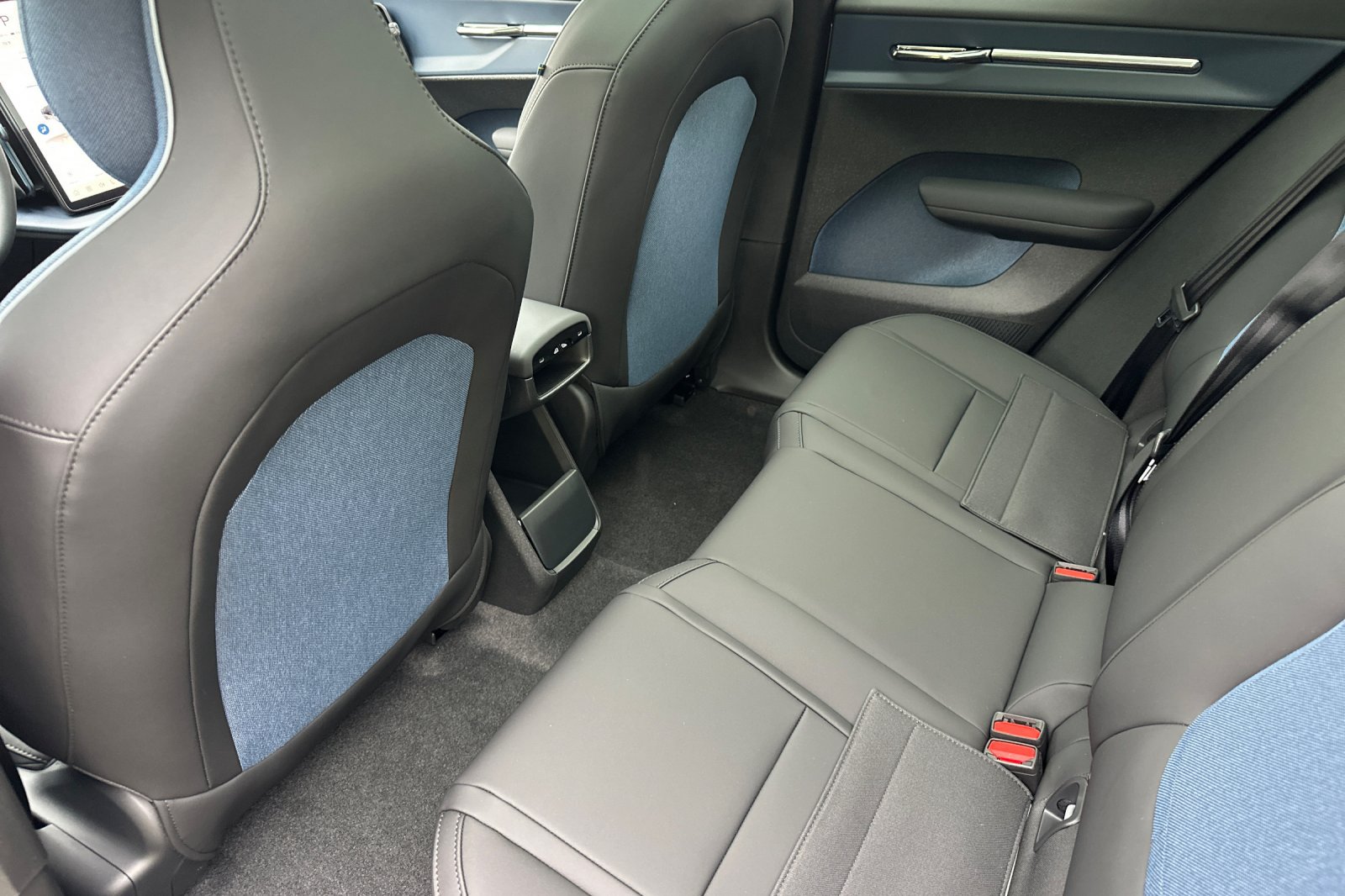 New 2026 Volvo EX30 Cross Country Ultra AWD/4WD image 9