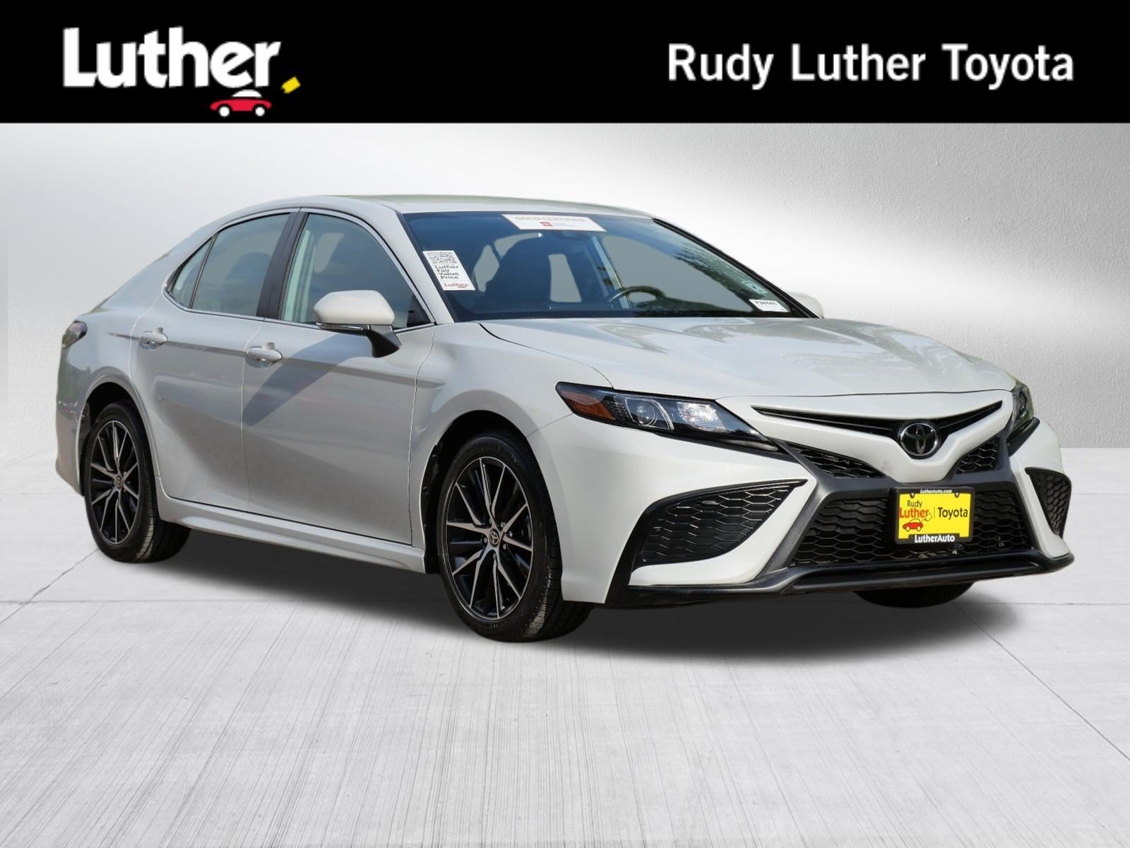 Certified 2024 Toyota Camry SE FWD image 1