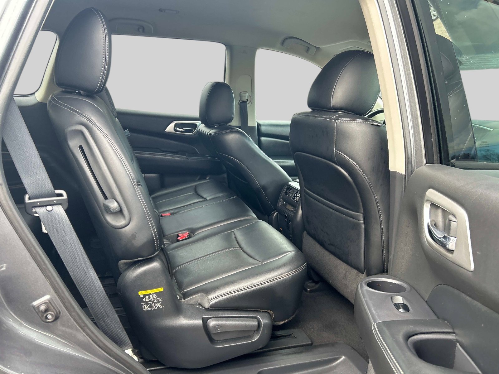 Used 2015 Nissan Pathfinder SL image 16