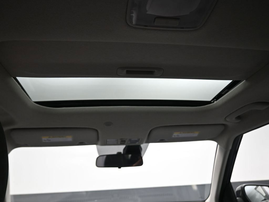 Used 2025 Hyundai Venue SEL image 14