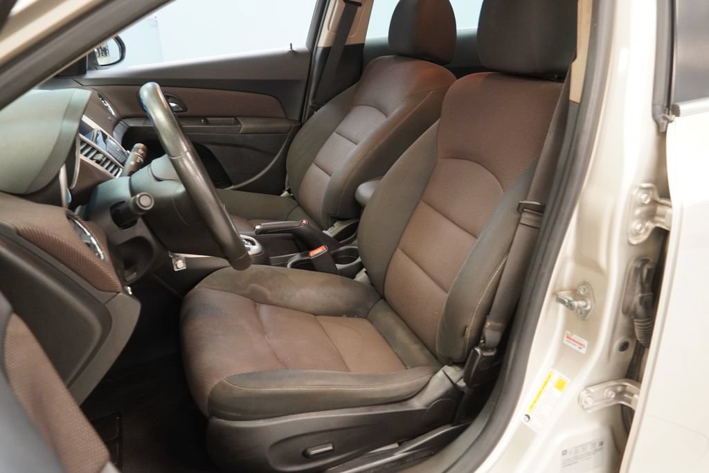 Used 2015 Chevrolet Cruze LT FWD image 3