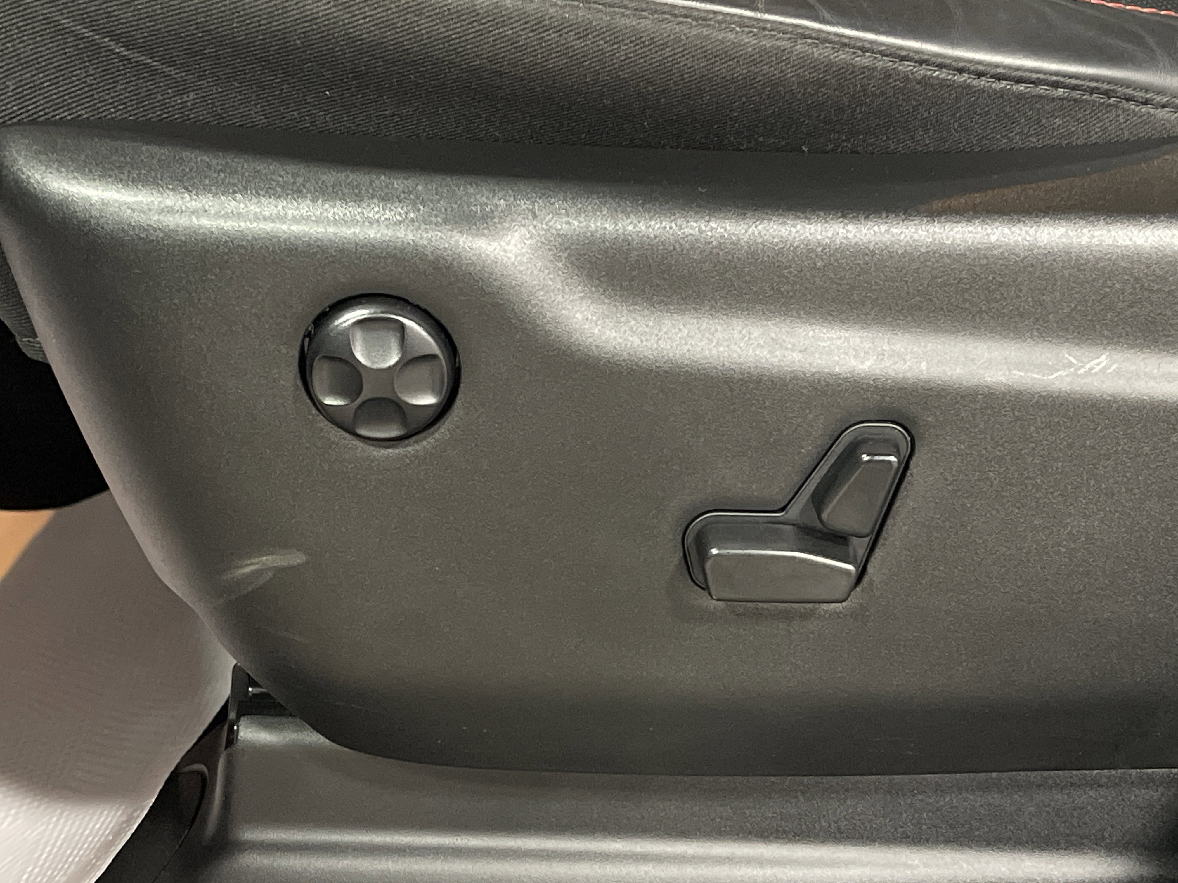 Used 2025 Dodge Durango GT image 11