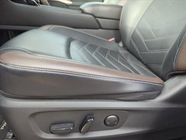 Used 2025 Nissan Pathfinder Platinum w/ Cargo Package FWD image 10