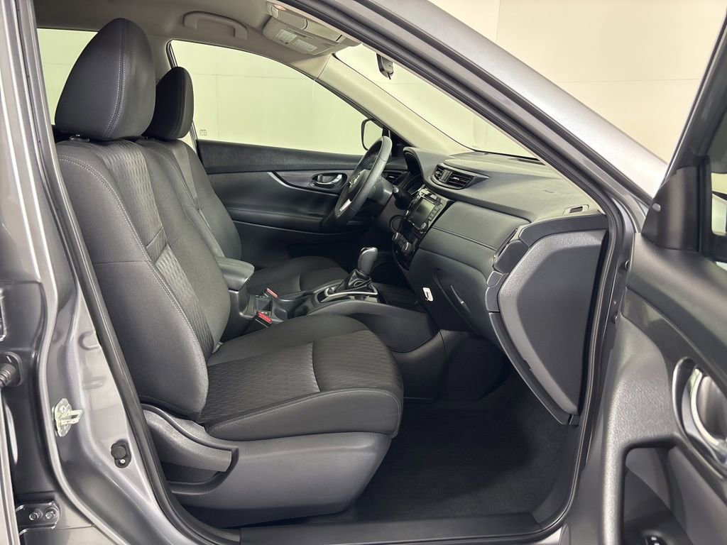 Used 2020 Nissan Rogue SV image 12