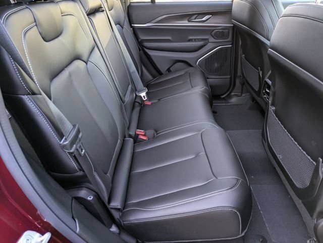 New 2026 Jeep Grand Cherokee Limited w/ Limited Altitude Package AWD/4WD image 32